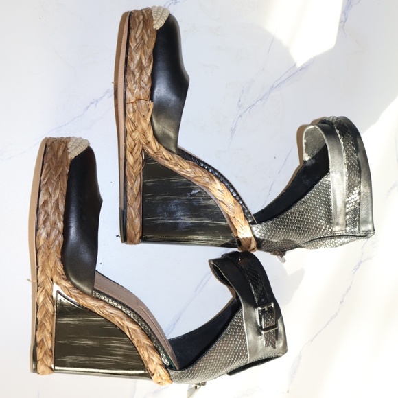 BCBG black wedge heels - Picture 4 of 4